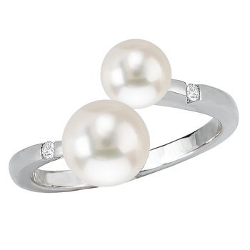 Ladies Pearl and Diamond Ring