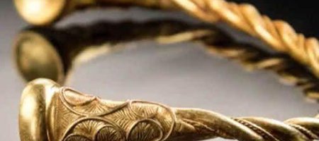 UK Treasure Hunters Unearth Four Golden Torcs Dating Back 2,500 Years